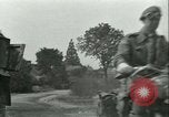 Standbild französischen 2nd Armored Division Alencon Frankreich, 1944, aus Sekunde 35 historischem Filmmaterial Videoclip 65675021856