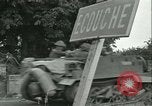 Standbild französischen 2nd Armored Division Alencon Frankreich, 1944, aus Sekunde 50 historischem Filmmaterial Videoclip 65675021856