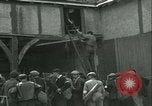 Standbild französischen Widerstand Chateaudun Frankreich, 1944, aus Sekunde 15 historischem Filmmaterial Videoclip 65675021860