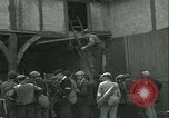 Standbild französischen Widerstand Chateaudun Frankreich, 1944, aus Sekunde 17 historischem Filmmaterial Videoclip 65675021860
