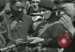 Standbild französischen Widerstand Chateaudun Frankreich, 1944, aus Sekunde 42 historischem Filmmaterial Videoclip 65675021861
