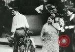 Standbild Deutsche Besetzung von Paris und später die Befreiung von Verbündeten Paris Frankreich, 1944, aus Sekunde 25 historischem Filmmaterial Videoclip 65675021864