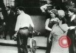 Standbild Deutsche Besetzung von Paris und später die Befreiung von Verbündeten Paris Frankreich, 1944, aus Sekunde 27 historischem Filmmaterial Videoclip 65675021864