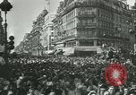 Standbild Befreiung von Paris Paris Frankreich, 1944, aus Sekunde 62 historischem Filmmaterial Videoclip 65675021865
