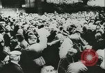 Immagine di Rifugiati francese Parigi Francia, 1942, secondo 10 filmato di repertorio 65675021868