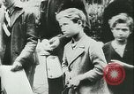 Immagine di Rifugiati francese Parigi Francia, 1942, secondo 11 filmato di repertorio 65675021868
