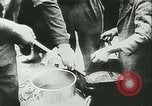 Immagine di Rifugiati francese Parigi Francia, 1942, secondo 15 filmato di repertorio 65675021868
