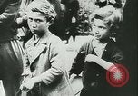 Immagine di Rifugiati francese Parigi Francia, 1942, secondo 21 filmato di repertorio 65675021868