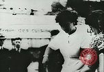 Immagine di Rifugiati francese Parigi Francia, 1942, secondo 29 filmato di repertorio 65675021868