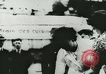 Immagine di Rifugiati francese Parigi Francia, 1942, secondo 30 filmato di repertorio 65675021868