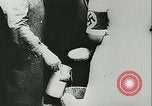Immagine di Rifugiati francese Parigi Francia, 1942, secondo 35 filmato di repertorio 65675021868