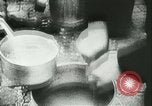 Immagine di Rifugiati francese Parigi Francia, 1942, secondo 49 filmato di repertorio 65675021868