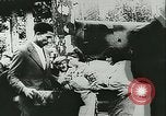 Immagine di Rifugiati francese Parigi Francia, 1942, secondo 54 filmato di repertorio 65675021868