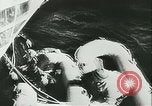 Immagine di Operazione di salvataggio Teatro europeo, 1942, secondo 35 filmato di repertorio 65675021869