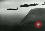 Standbild Deutsche er-111 Bomber blitz England England United Kingdom, 1940, aus Sekunde 3 historischem Filmmaterial Videoclip 65675021936