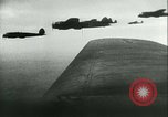 Standbild Deutsche er-111 Bomber blitz England England United Kingdom, 1940, aus Sekunde 5 historischem Filmmaterial Videoclip 65675021936