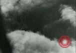Standbild Deutsche er-111 Bomber blitz England England United Kingdom, 1940, aus Sekunde 19 historischem Filmmaterial Videoclip 65675021936