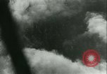 Standbild Deutsche er-111 Bomber blitz England England United Kingdom, 1940, aus Sekunde 20 historischem Filmmaterial Videoclip 65675021936