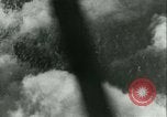 Standbild Deutsche er-111 Bomber blitz England England United Kingdom, 1940, aus Sekunde 21 historischem Filmmaterial Videoclip 65675021936