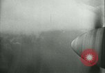Standbild Deutsche er-111 Bomber blitz England England United Kingdom, 1940, aus Sekunde 33 historischem Filmmaterial Videoclip 65675021936