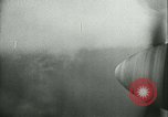 Standbild Deutsche er-111 Bomber blitz England England United Kingdom, 1940, aus Sekunde 34 historischem Filmmaterial Videoclip 65675021936