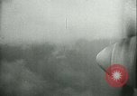 Standbild Deutsche er-111 Bomber blitz England England United Kingdom, 1940, aus Sekunde 35 historischem Filmmaterial Videoclip 65675021936