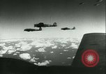 Standbild Deutsche er-111 Bomber blitz England England United Kingdom, 1940, aus Sekunde 59 historischem Filmmaterial Videoclip 65675021936