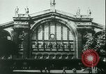 Standbild deutsche Truppen Paris Frankreich, 1940, aus Sekunde 3 historischem Filmmaterial Videoclip 65675021940