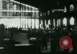Standbild deutsche Truppen Paris Frankreich, 1940, aus Sekunde 9 historischem Filmmaterial Videoclip 65675021940