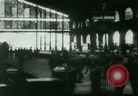 Standbild deutsche Truppen Paris Frankreich, 1940, aus Sekunde 10 historischem Filmmaterial Videoclip 65675021940