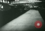 Standbild deutsche Truppen Paris Frankreich, 1940, aus Sekunde 33 historischem Filmmaterial Videoclip 65675021940