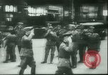 Standbild deutsche Truppen Paris Frankreich, 1940, aus Sekunde 45 historischem Filmmaterial Videoclip 65675021940