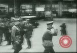 Standbild deutsche Truppen Paris Frankreich, 1940, aus Sekunde 46 historischem Filmmaterial Videoclip 65675021940