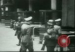 Standbild deutsche Truppen Paris Frankreich, 1940, aus Sekunde 49 historischem Filmmaterial Videoclip 65675021940