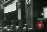 Standbild deutsche Truppen Paris Frankreich, 1940, aus Sekunde 56 historischem Filmmaterial Videoclip 65675021940