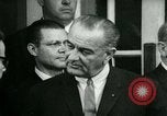 Standbild Präsident Lyndon Johnson bei Glassboro Gipfel Glassboro New Jersey USA, 1966, aus Sekunde 16 historischem Filmmaterial Videoclip 65675021949