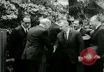 Standbild Präsident Lyndon Johnson bei Glassboro Gipfel Glassboro New Jersey USA, 1966, aus Sekunde 40 historischem Filmmaterial Videoclip 65675021949