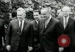 Standbild Präsident Lyndon Johnson bei Glassboro Gipfel Glassboro New Jersey USA, 1966, aus Sekunde 53 historischem Filmmaterial Videoclip 65675021949