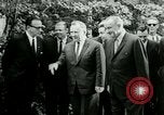 Standbild Präsident Lyndon Johnson bei Glassboro Gipfel Glassboro New Jersey USA, 1966, aus Sekunde 54 historischem Filmmaterial Videoclip 65675021949