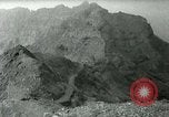 Image British Royal Marines bouclage cratère canton Aden au Yémen, 1966, de la seconde 16 séquences d'archives historiques vidéo 65675021952