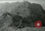 Image British Royal Marines bouclage cratère canton Aden au Yémen, 1966, de la seconde 17 séquences d'archives historiques vidéo 65675021952