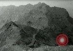 Image British Royal Marines bouclage cratère canton Aden au Yémen, 1966, de la seconde 18 séquences d'archives historiques vidéo 65675021952