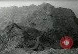 Image British Royal Marines bouclage cratère canton Aden au Yémen, 1966, de la seconde 19 séquences d'archives historiques vidéo 65675021952