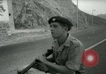 Image British Royal Marines bouclage cratère canton Aden au Yémen, 1966, de la seconde 40 séquences d'archives historiques vidéo 65675021952