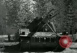 Image 'armée suédoise démontrant canon à capacité nucléaire Suède, 1966, de la seconde 21 séquences d'archives historiques vidéo 65675021955