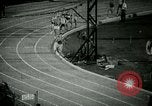 Immagine di Jim Ryun rompere il record mondiale di miglio Bakersfield California USA, 1967, secondo 5 filmato di repertorio 65675021956