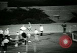 Immagine di Jim Ryun rompere il record mondiale di miglio Bakersfield California USA, 1967, secondo 17 filmato di repertorio 65675021956