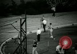 Immagine di Jim Ryun rompere il record mondiale di miglio Bakersfield California USA, 1967, secondo 20 filmato di repertorio 65675021956