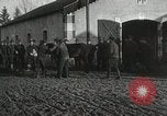 Immagine di Stati Uniti truppe rodeo Francia, 1918, secondo 17 filmato di repertorio 65675021964