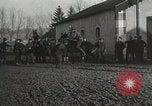 Immagine di Stati Uniti truppe rodeo Francia, 1918, secondo 26 filmato di repertorio 65675021964